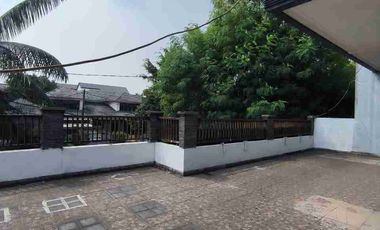 di sewakan rumah bagus bisa untuk usaha di pondok kelapa duren sawit jatim