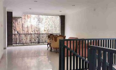 di sewakan rumah bagus bisa untuk usaha di pondok kelapa duren sawit jatim