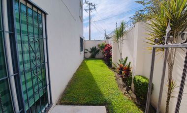 Casa en venta de 3 recámaras con roof garden y terreno excedente | Residencial Tulipanes