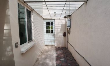 Casa en venta de 3 recámaras con roof garden y terreno excedente | Residencial Tulipanes