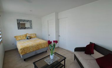 Casa en venta de 3 recámaras con roof garden y terreno excedente | Residencial Tulipanes