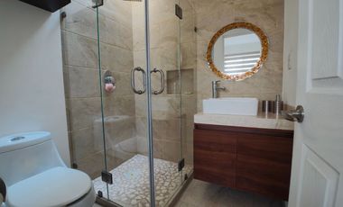 Casa en venta de 3 recámaras con roof garden y terreno excedente | Residencial Tulipanes
