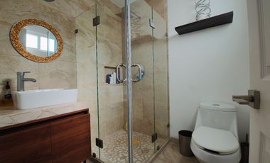 Casa en venta de 3 recámaras con roof garden y terreno excedente | Residencial Tulipanes