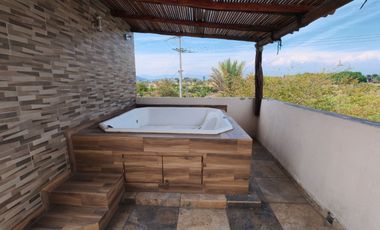 Casa en venta de 3 recámaras con roof garden y terreno excedente | Residencial Tulipanes