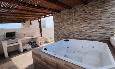 Casa en venta de 3 recámaras con roof garden y terreno excedente | Residencial Tulipanes