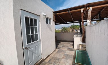 Casa en venta de 3 recámaras con roof garden y terreno excedente | Residencial Tulipanes