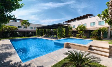 Casa en venta de 3 recámaras con roof garden y terreno excedente | Residencial Tulipanes