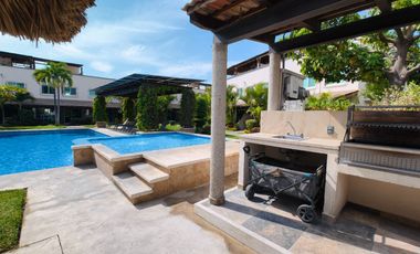Casa en venta de 3 recámaras con roof garden y terreno excedente | Residencial Tulipanes