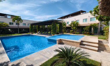 Casa en venta de 3 recámaras con roof garden y terreno excedente | Residencial Tulipanes