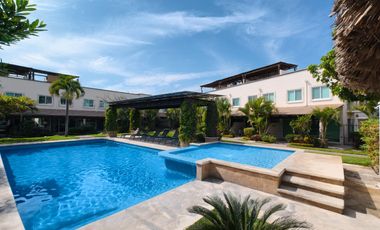 Casa en venta de 3 recámaras con roof garden y terreno excedente | Residencial Tulipanes