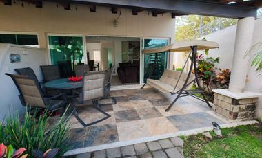 Casa en venta de 3 recámaras con roof garden y terreno excedente | Residencial Tulipanes