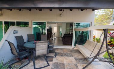 Casa en venta de 3 recámaras con roof garden y terreno excedente | Residencial Tulipanes
