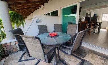 Casa en venta de 3 recámaras con roof garden y terreno excedente | Residencial Tulipanes