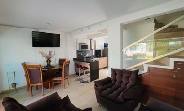 Casa en venta de 3 recámaras con roof garden y terreno excedente | Residencial Tulipanes