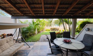 Casa en venta de 3 recámaras con roof garden y terreno excedente | Residencial Tulipanes