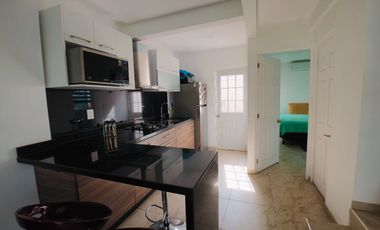 Casa en venta de 3 recámaras con roof garden y terreno excedente | Residencial Tulipanes