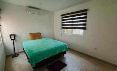 Casa en venta de 3 recámaras con roof garden y terreno excedente | Residencial Tulipanes