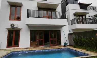 For rent luxury vila 3 bedroom with rooftop view jungle near Ubud