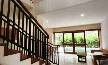 For rent luxury vila 3 bedroom with rooftop view jungle near Ubud