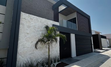 Casa nueva de 3 recámaras y alberca en Venta