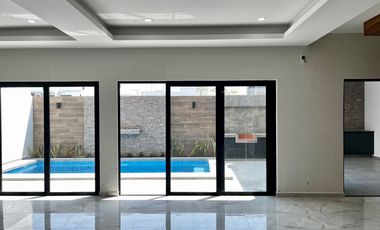 Casa nueva de 3 recámaras y alberca en Venta