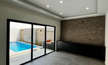 Casa nueva de 3 recámaras y alberca en Venta