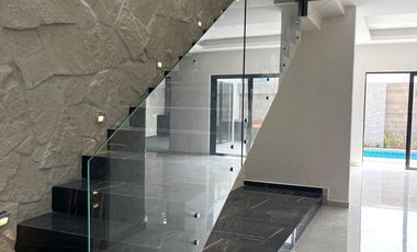 Casa nueva de 3 recámaras y alberca en Venta