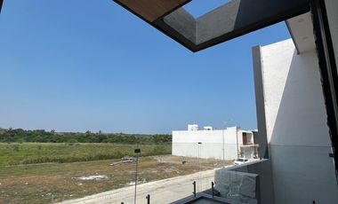 Casa nueva de 3 recámaras y alberca en Venta