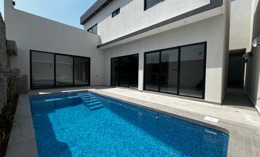 Casa nueva de 3 recámaras y alberca en Venta