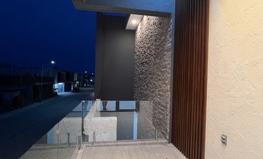 Casa nueva de 3 recámaras y alberca en Venta