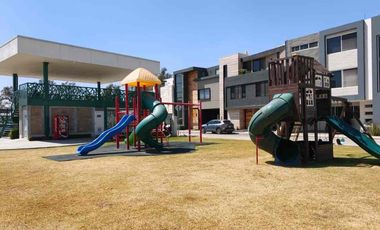 Casa en renta en la Lateral de La Recta a Cholula de 4 recámaras