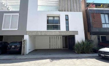 Casa en renta en la Lateral de La Recta a Cholula de 4 recámaras