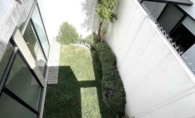 Casa en renta en la Lateral de La Recta a Cholula de 4 recámaras