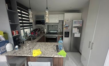 SE VENDE HERMOSA CASA