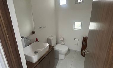 SE VENDE HERMOSA CASA