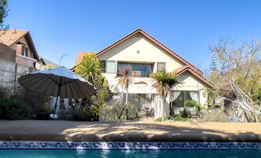 Excelente, Amplia, 4d-3b + Servicios, Condominio Cerrado