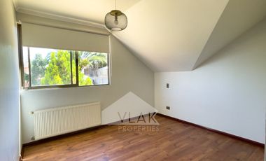 Excelente, Amplia, 4d-3b + Servicios, Condominio Cerrado