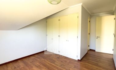 Excelente, Amplia, 4d-3b + Servicios, Condominio Cerrado