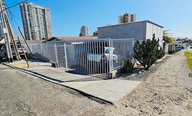 SE VENDE CASA EN PASAJE SALITRERA DALMACIA.