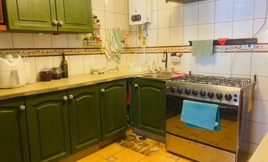 SE VENDE CASA EN PASAJE SALITRERA DALMACIA.