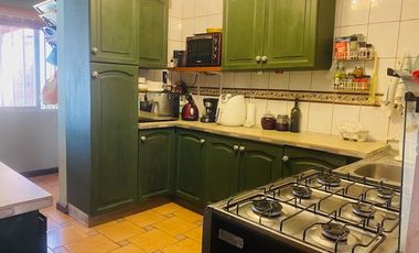 SE VENDE CASA EN PASAJE SALITRERA DALMACIA.