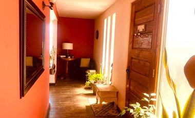 SE VENDE CASA EN PASAJE SALITRERA DALMACIA.