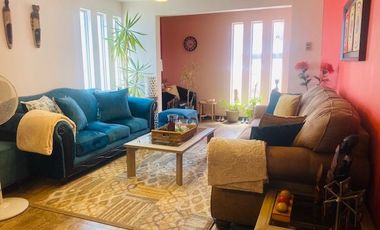 SE VENDE CASA EN PASAJE SALITRERA DALMACIA.