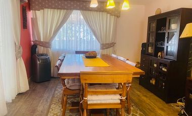 SE VENDE CASA EN PASAJE SALITRERA DALMACIA.