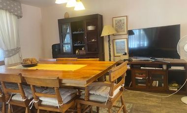 SE VENDE CASA EN PASAJE SALITRERA DALMACIA.