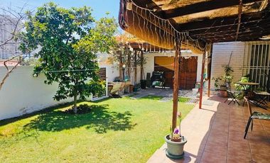 SE VENDE CASA EN PASAJE SALITRERA DALMACIA.