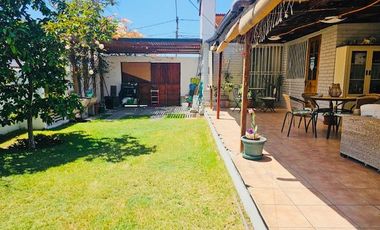 SE VENDE CASA EN PASAJE SALITRERA DALMACIA.