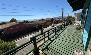 Concón Sur, cómoda casa, 4 dormitorios, 2 baños, patio