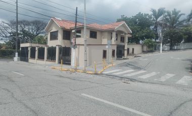 Propiedad comercial cerca del Aleman Humbolt