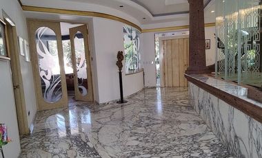 Casa en Renta en Bosques De Las Lomas 3R/3.5B/5E - Jardin - Jacuzzi - 557m2